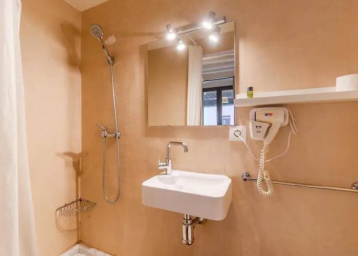 Flateli Ballesteries ז'ירונה